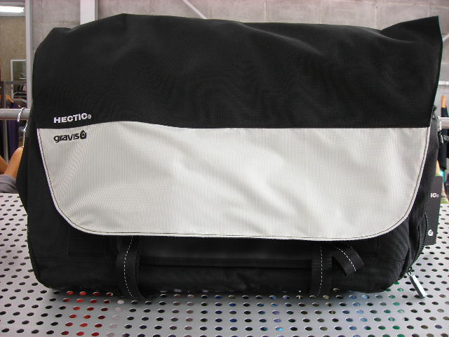 Gravis messenger sales bag